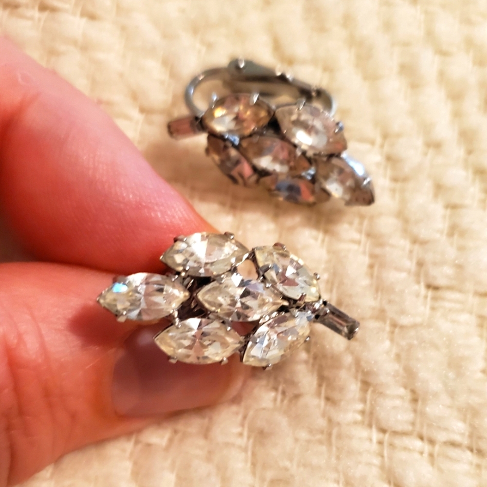 EC Vintage Sparkly Clip Earrings
